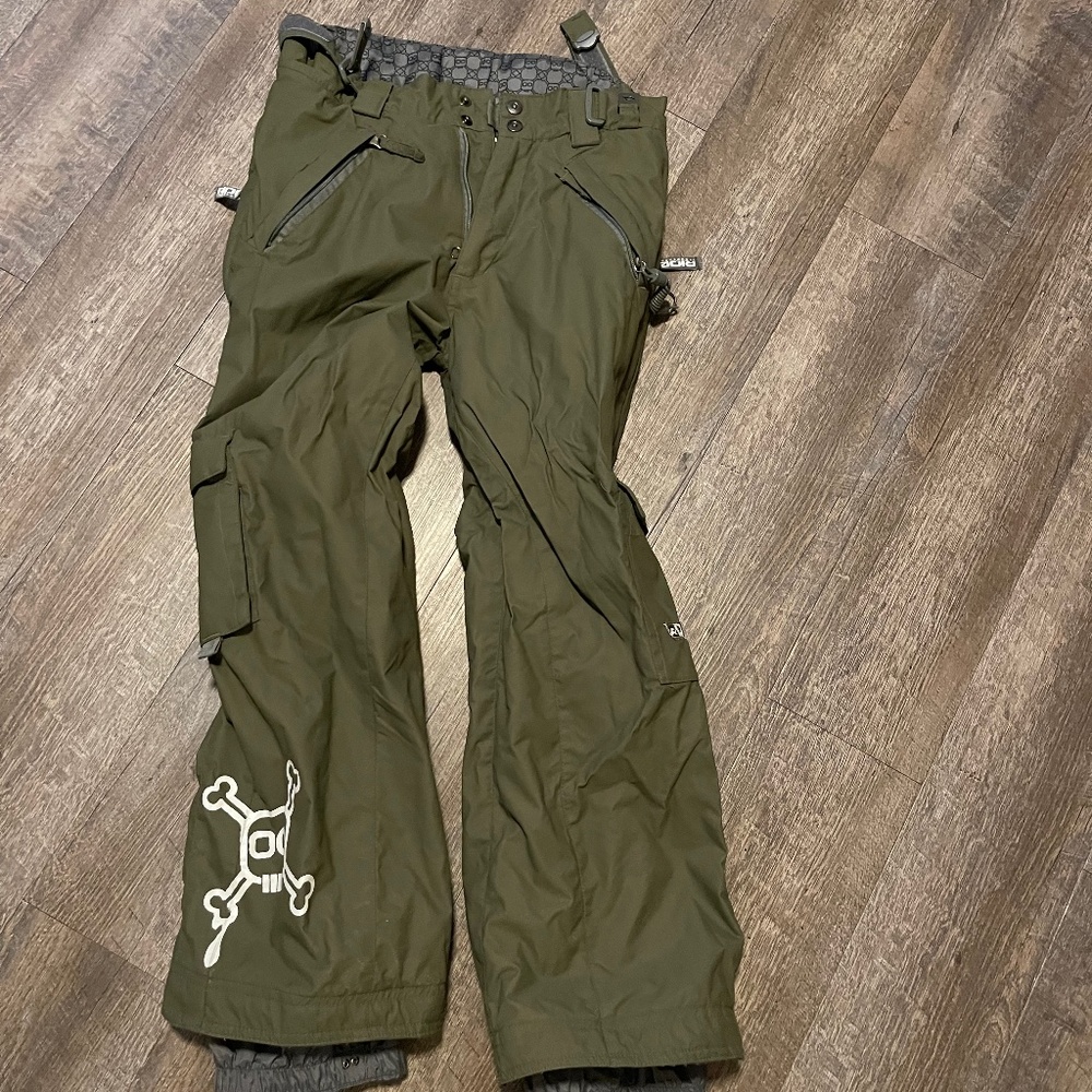 Snowboarding pants